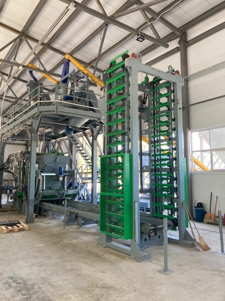 Pallet stacker for curing